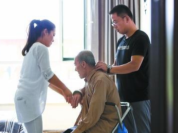 郑州晚晴老年公寓讲讲为何现在照顾老年人这么难？