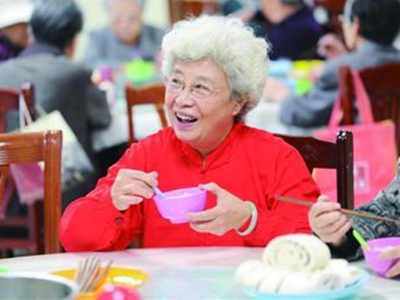 郑州养老院教你如何照顾老人进食