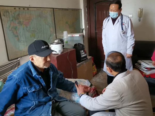 郑州晚晴养老院爱心行动：关注空巢老人身体健康