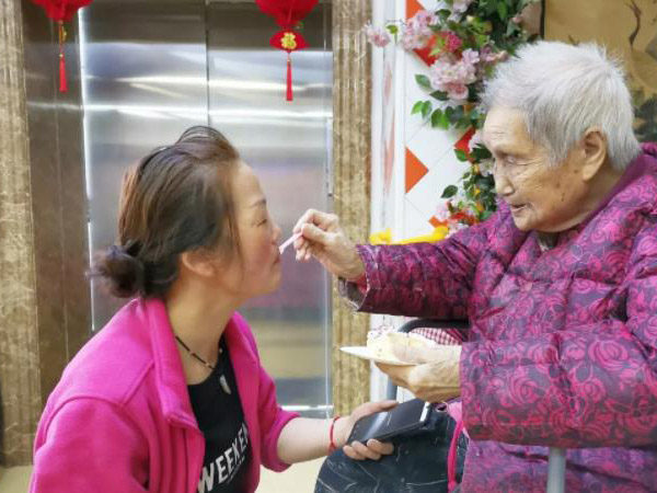 家有儿女，郑州晚晴养老院让生日充满家的味道！