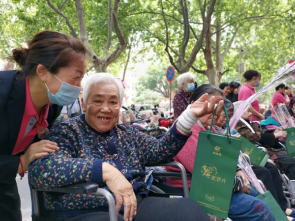 “母恩点滴常驻心”晚晴养老院母亲节主题活动