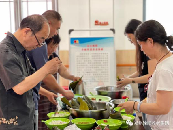 除了人们知道的吃粽子、赛龙舟，端午节晚晴养老承接了哪些习俗?